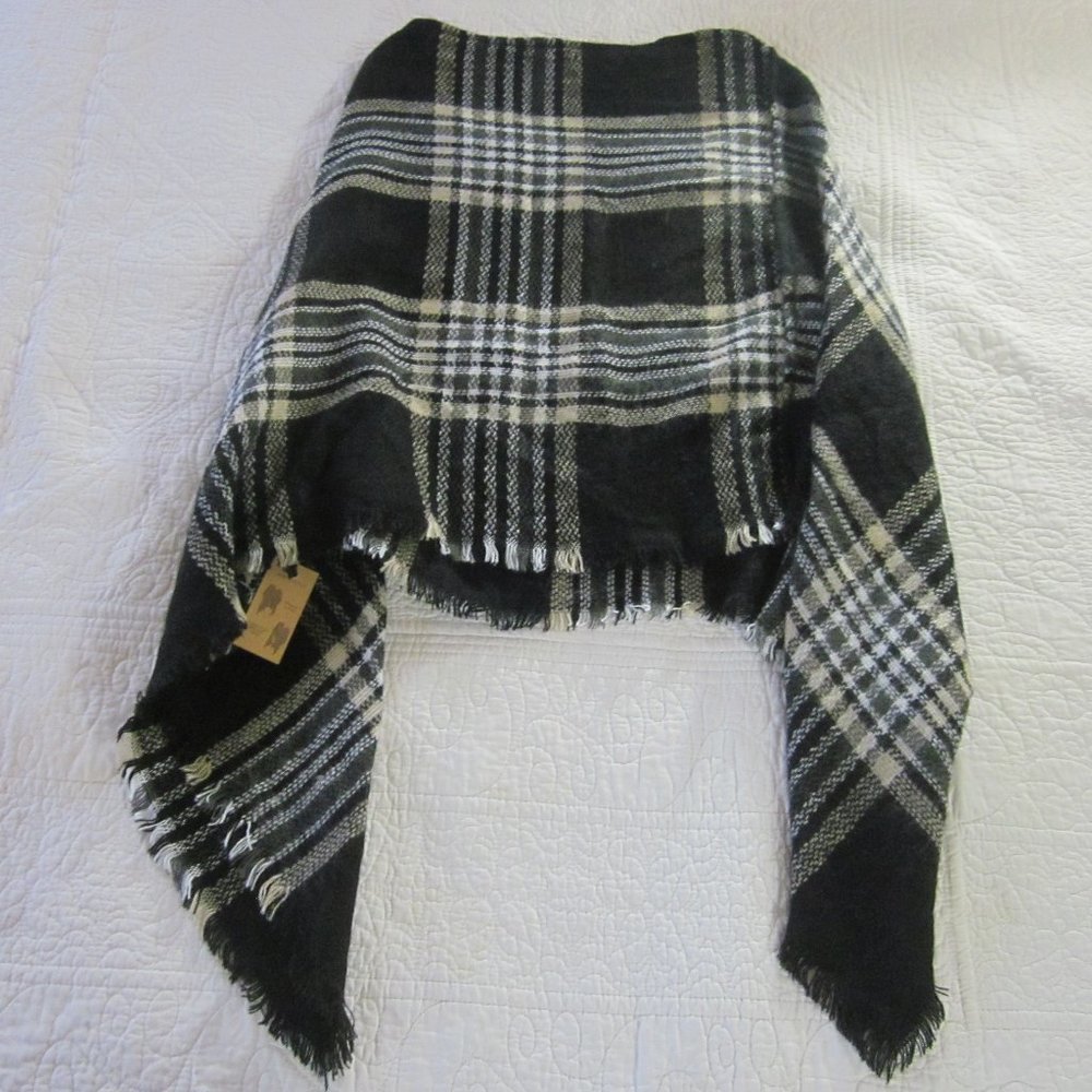 Lava Accessories Poncho/Wrap One Size Plaid Black/White/Tan Fringe